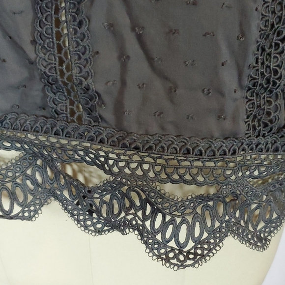 Entro usa, M, gray modern does vintage lace top - Picture 4 of 8